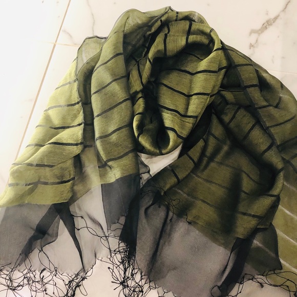 Buy three item .one free scarf 🧣👏🏻👏🏻 - Picture 11 of 15